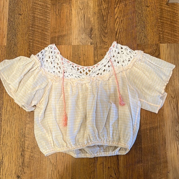 Free People Boho Crochet V neck Tassle Top Scrunched Hem D8 - Picture 1 of 3